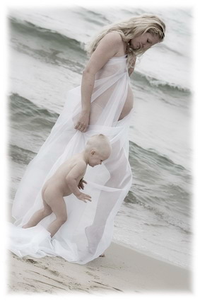 Teine rasedus. Raseda fotosessioon rannas koos esimese pojaga